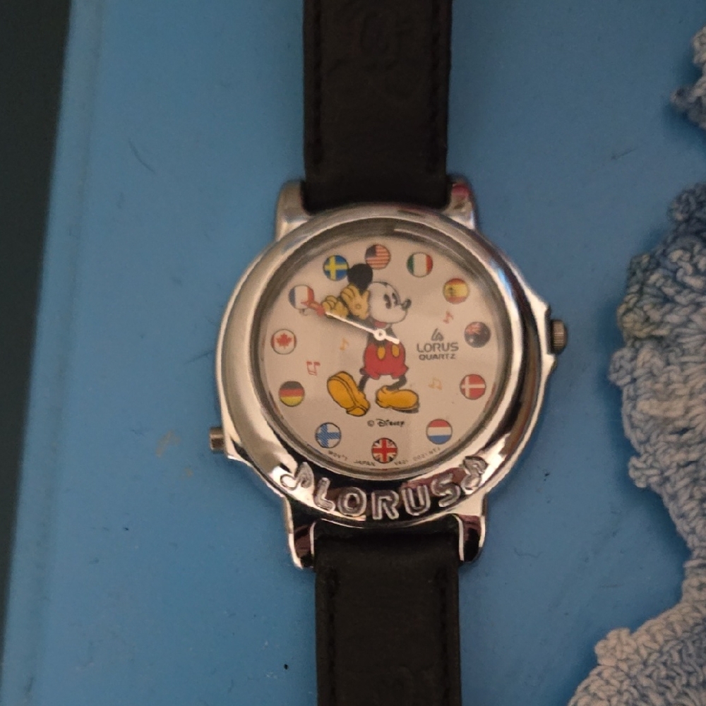 Extremely Rare Vintage Lorus Mickey Mouse Quartz Watch